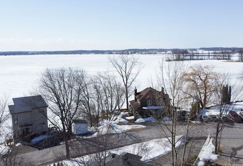 Chalet Chaleureux Sur Le Bord De Leau Naviguable