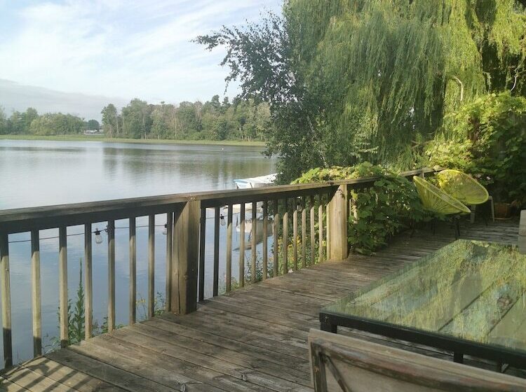 Chalet Chaleureux Sur Le Bord De Leau Naviguable