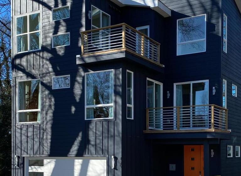 Entire Home Close To Boa Stadium & City