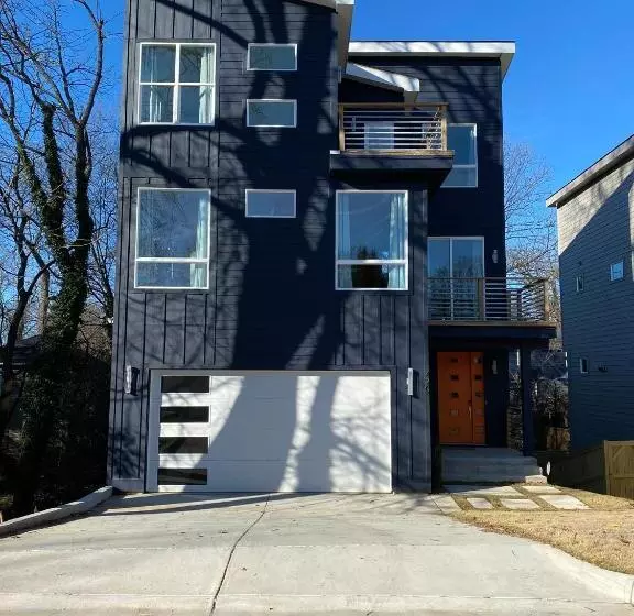 Entire Home Close To Boa Stadium & City