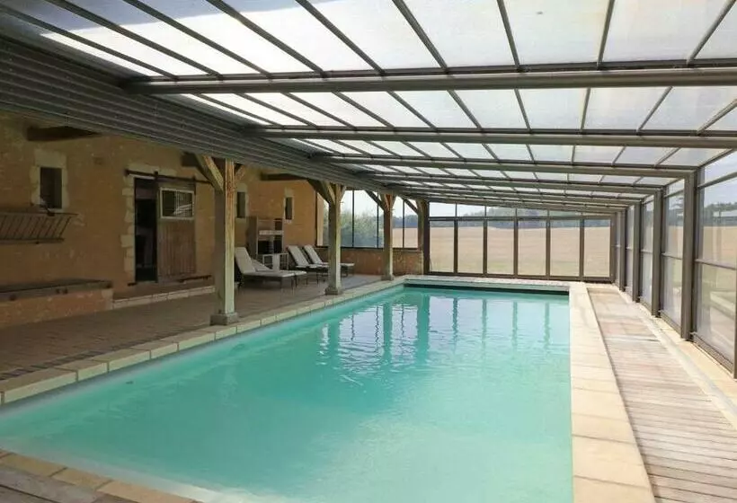 Maison De Charme Avec Piscine Intérieure, Grand Jardin, Et Paysages Magnifiques En Pleine Campagne