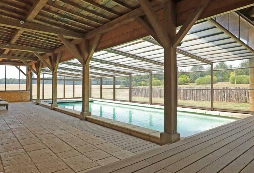 Maison De Charme Avec Piscine Intérieure, Grand Jardin, Et Paysages Magnifiques En Pleine Campagne