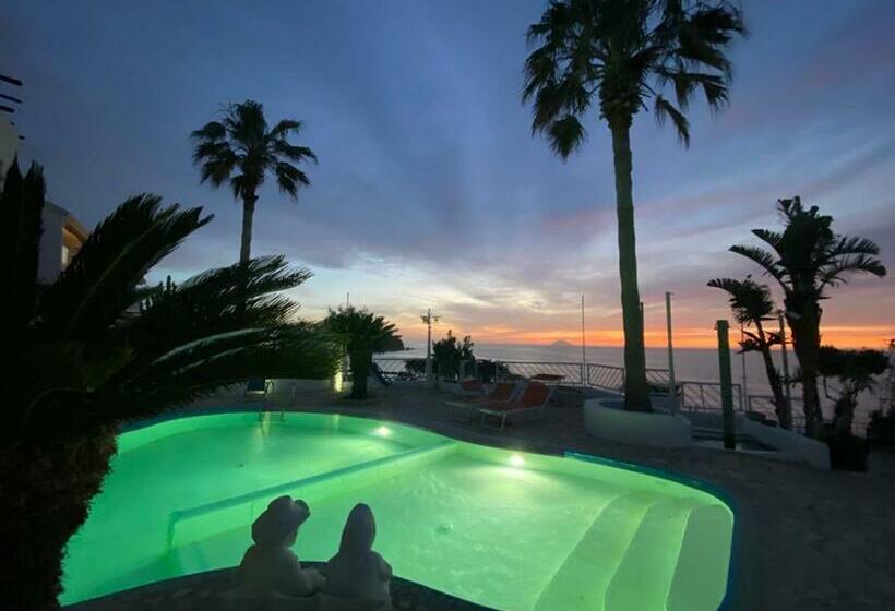 ベッドアンドブレックファースト Rooms & Pool