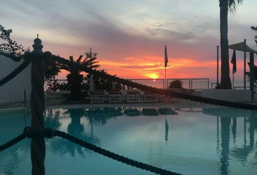 ベッドアンドブレックファースト Rooms & Pool