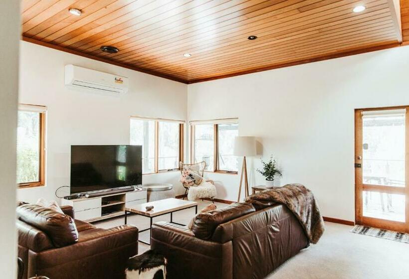 Отель Redgate Homestead