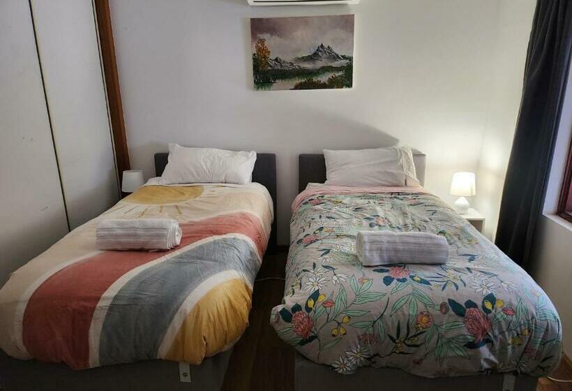 Отель Redgate Homestead