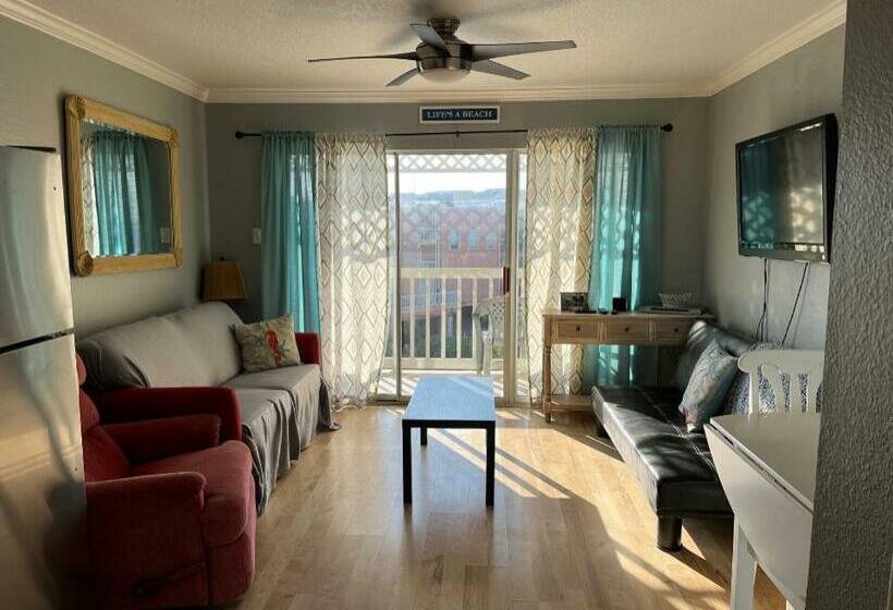 Ocean Waves Oceanfront Top Floor Condow/balcony