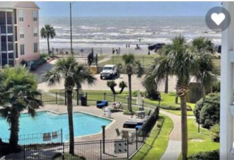 Ocean Waves Oceanfront Top Floor Condow/balcony