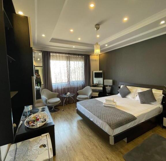 Pensão Ami Residence Bucharest Airport,therme&free Parking Otopeni