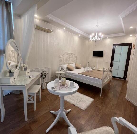 Pensão Ami Residence Bucharest Airport,therme&free Parking Otopeni