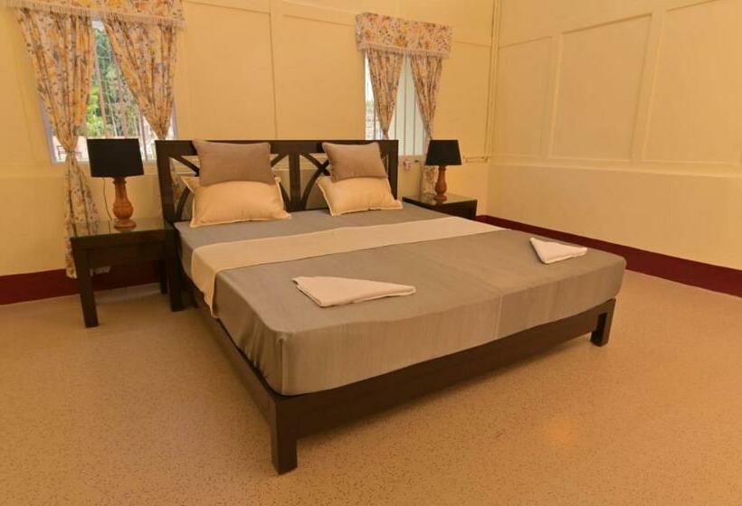 پانسیون The Sumola House