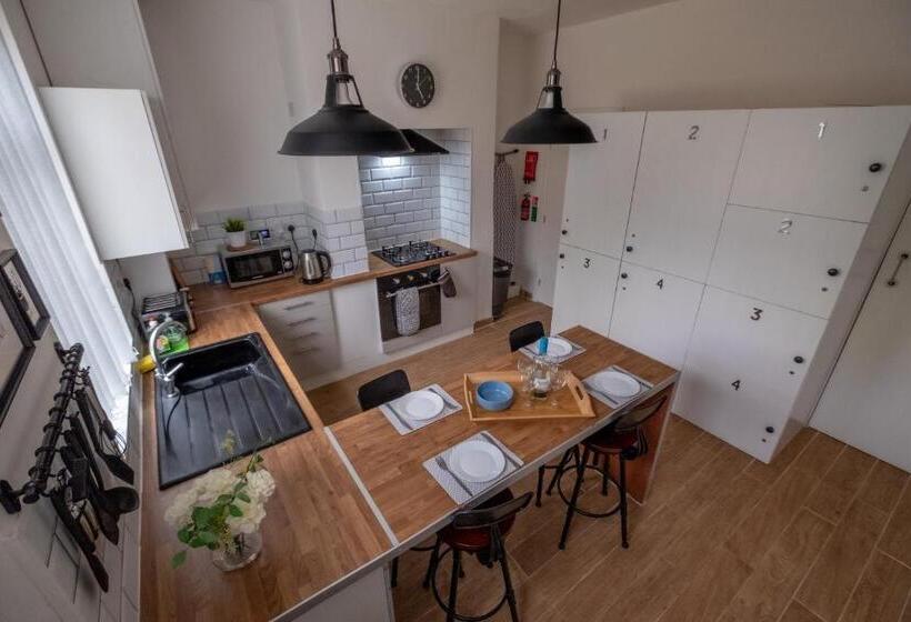 膳宿费 Tropicana House