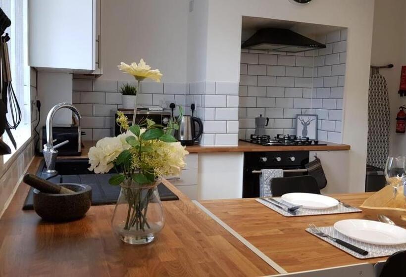 膳宿费 Tropicana House