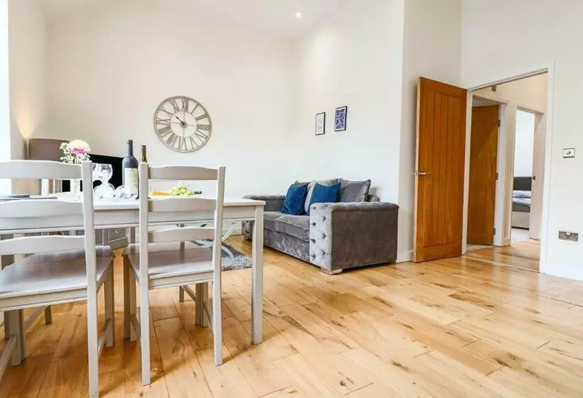 Cambridge Mews Apartments