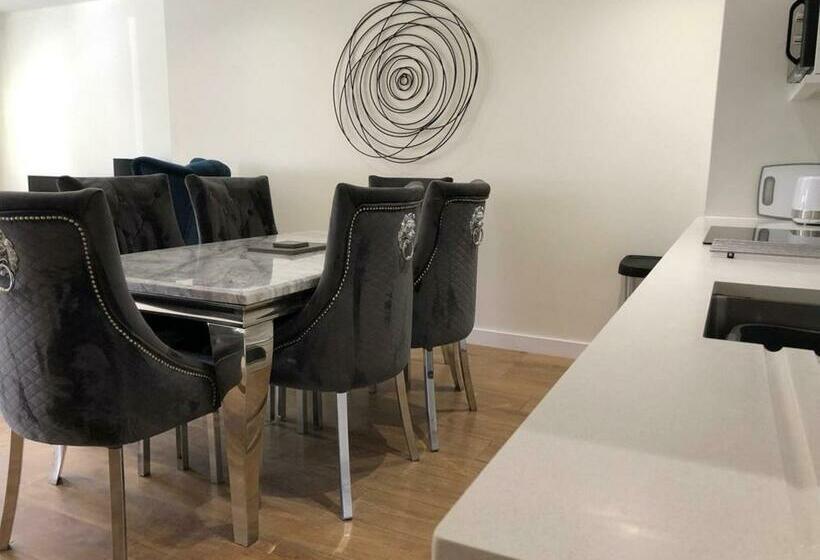 Cambridge Mews Apartments