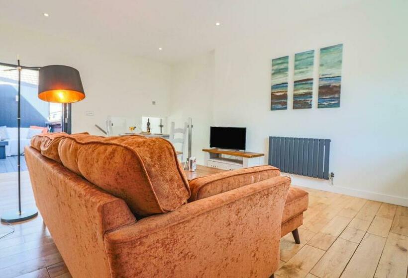 Cambridge Mews Apartments