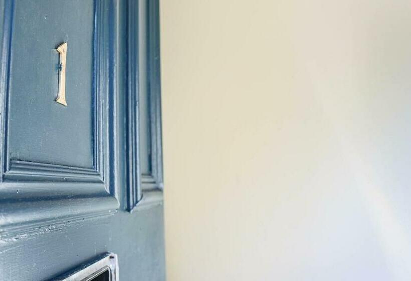 Cambridge Mews Apartments