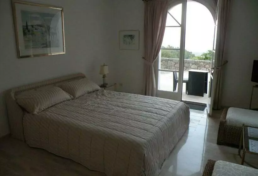 ペンション Chambre Luxueuse Au Calme Avec Vue Panoramique Sur La Baie De Cannes Et L Estérel Immense Piscine