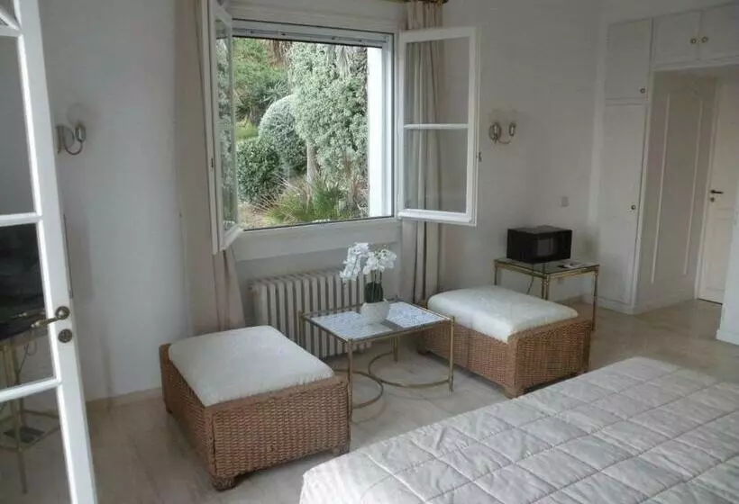 ペンション Chambre Luxueuse Au Calme Avec Vue Panoramique Sur La Baie De Cannes Et L Estérel Immense Piscine