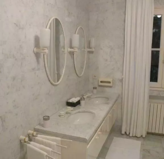 ペンション Chambre Luxueuse Au Calme Avec Vue Panoramique Sur La Baie De Cannes Et L Estérel Immense Piscine