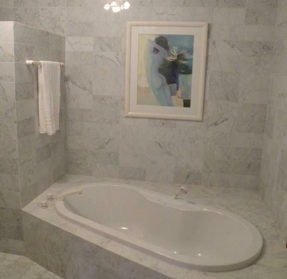 פנסיון Chambre Luxueuse Au Calme Avec Vue Panoramique Sur La Baie De Cannes Et L Estérel Immense Piscine