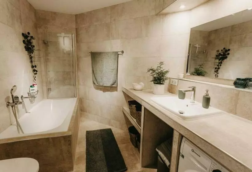 Stylisches Apartment Im Herzen Leipzigs Mit Balkon