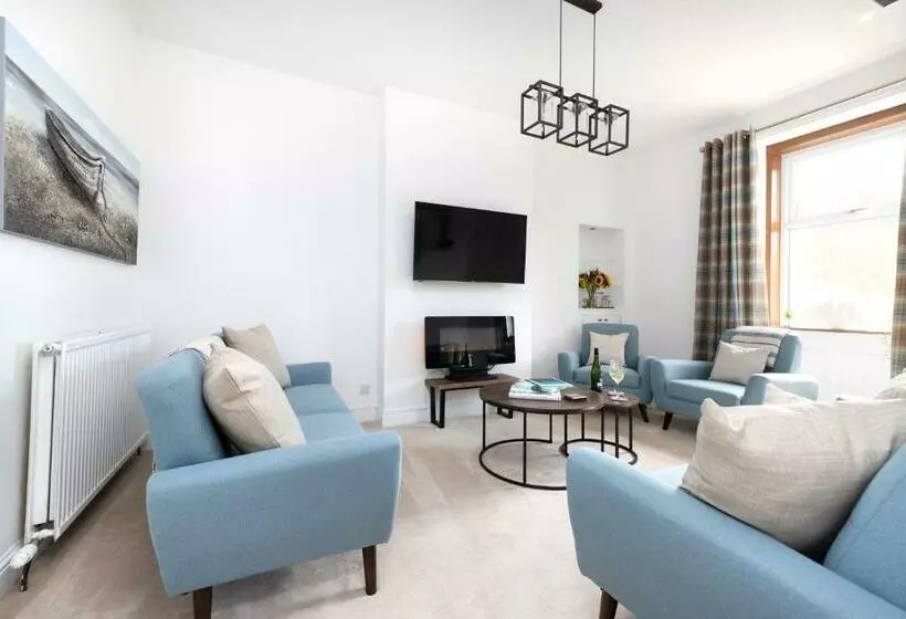 Aurora House Hot Tub & Sea View