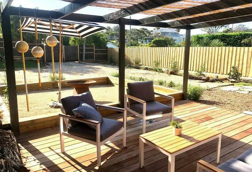 Cosy Back Beach Hideaway With Fire Pit