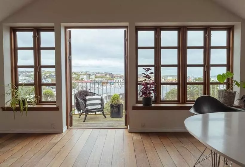 Penthouse / 4 Br / Downtown / Harbour View