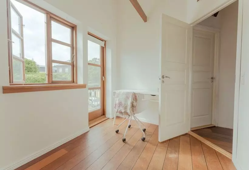 Penthouse / 4 Br / Downtown / Harbour View