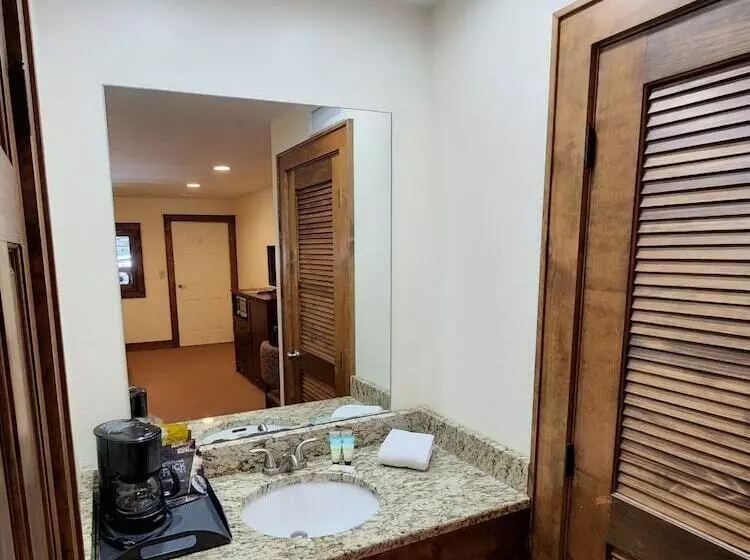 Hotelli The Inn At Shady Lawn