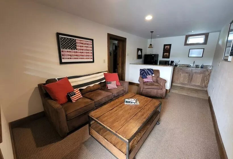 Hotelli The Inn At Shady Lawn