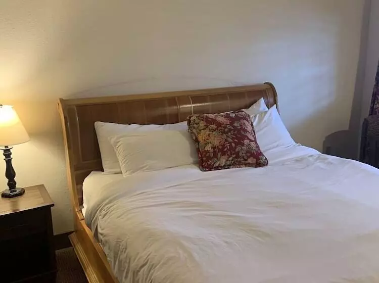 Hotelli The Inn At Shady Lawn