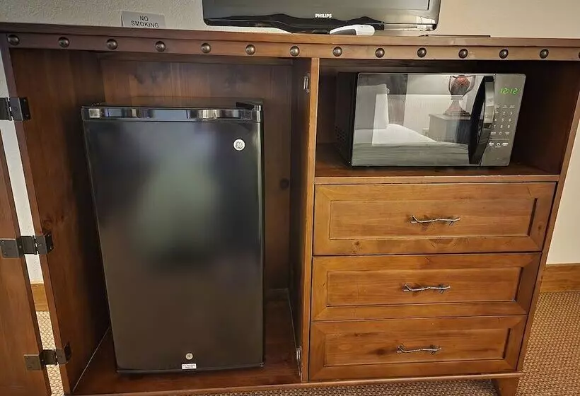 Hotelli The Inn At Shady Lawn