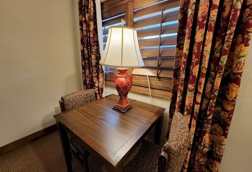 Hotelli The Inn At Shady Lawn