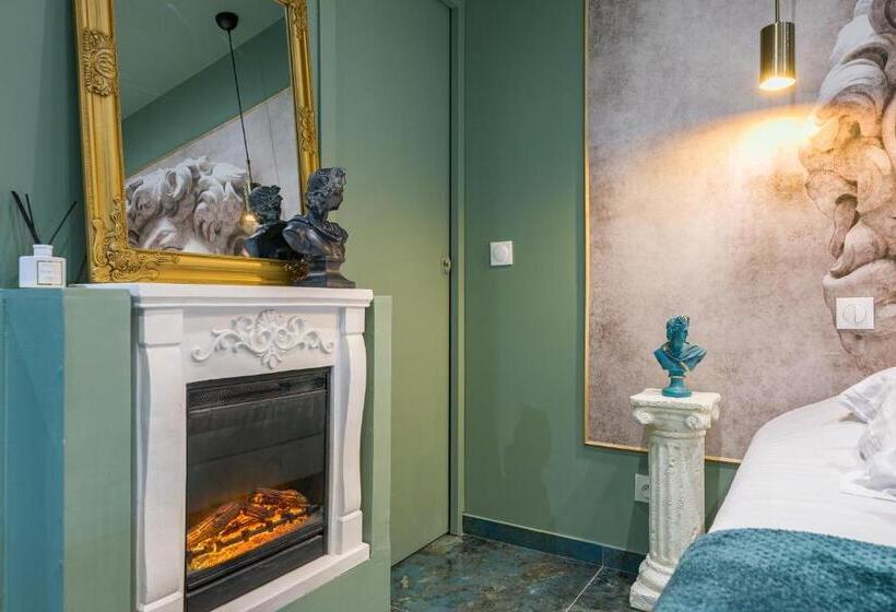 Le Musée D’aphrodite / Jacuzzi