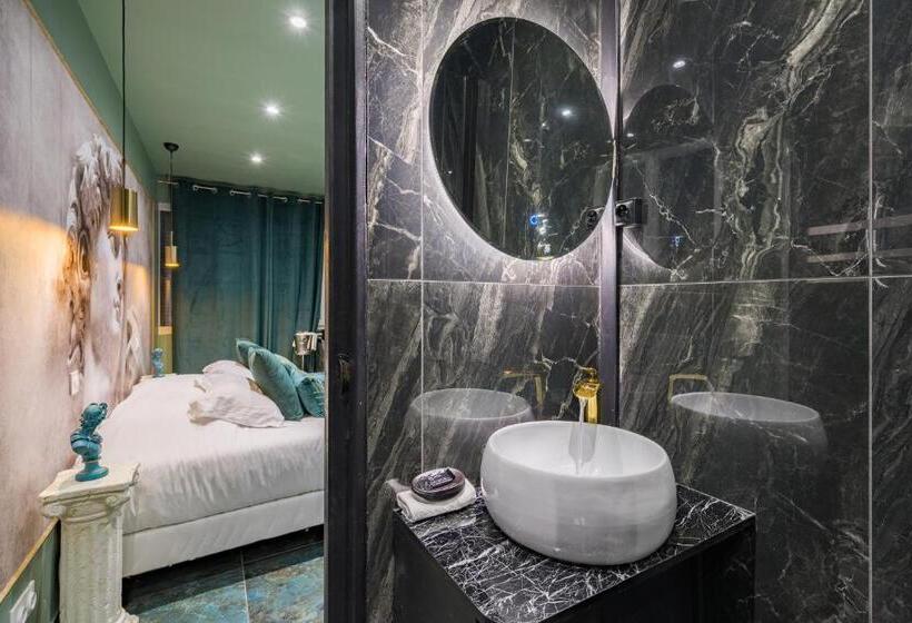 Le Musée D’aphrodite / Jacuzzi