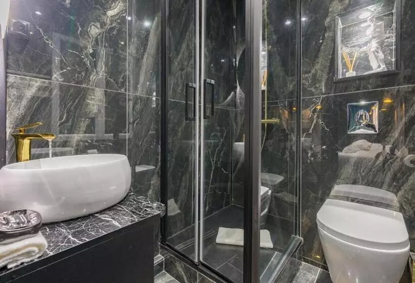 Le Musée D’aphrodite / Jacuzzi