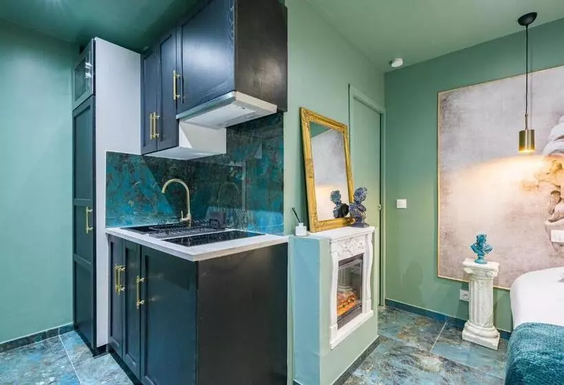 Le Musée D’aphrodite / Jacuzzi