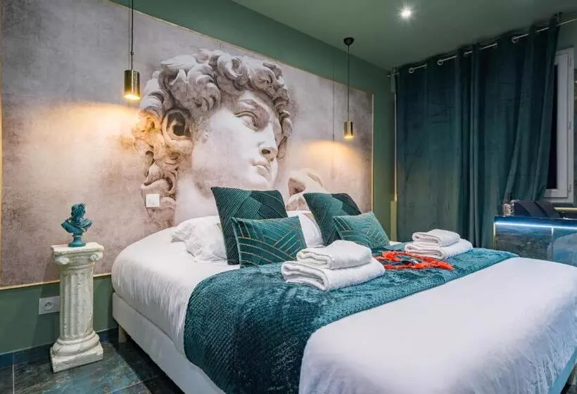 Le Musée D’aphrodite / Jacuzzi