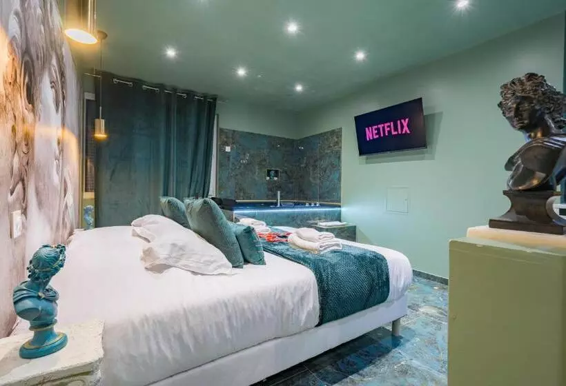 Le Musée D’aphrodite / Jacuzzi