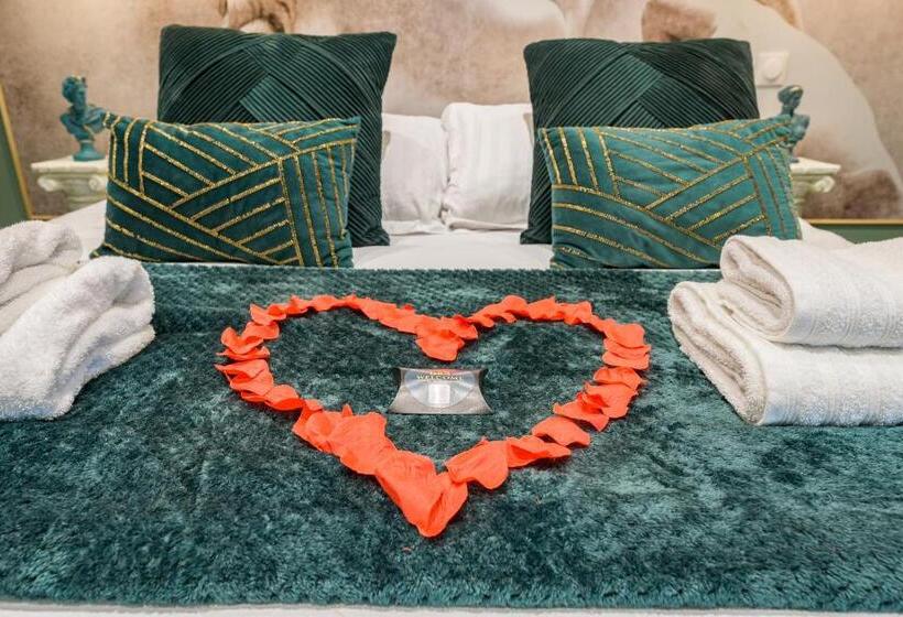 Le Musée D’aphrodite / Jacuzzi