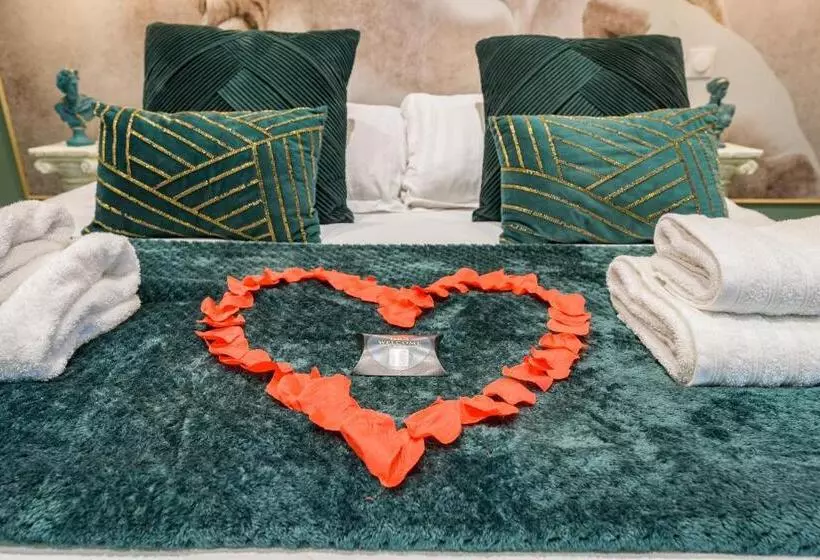 Le Musée D’aphrodite / Jacuzzi