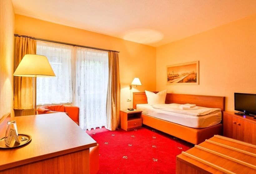 مبيت وإفطار & Pension Villa Camenz