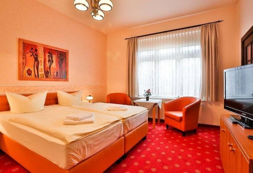 مبيت وإفطار & Pension Villa Camenz