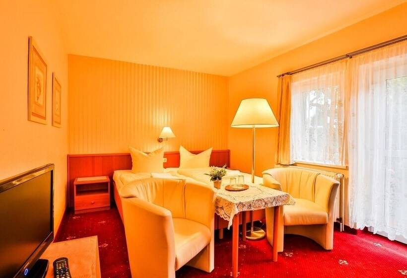 مبيت وإفطار & Pension Villa Camenz