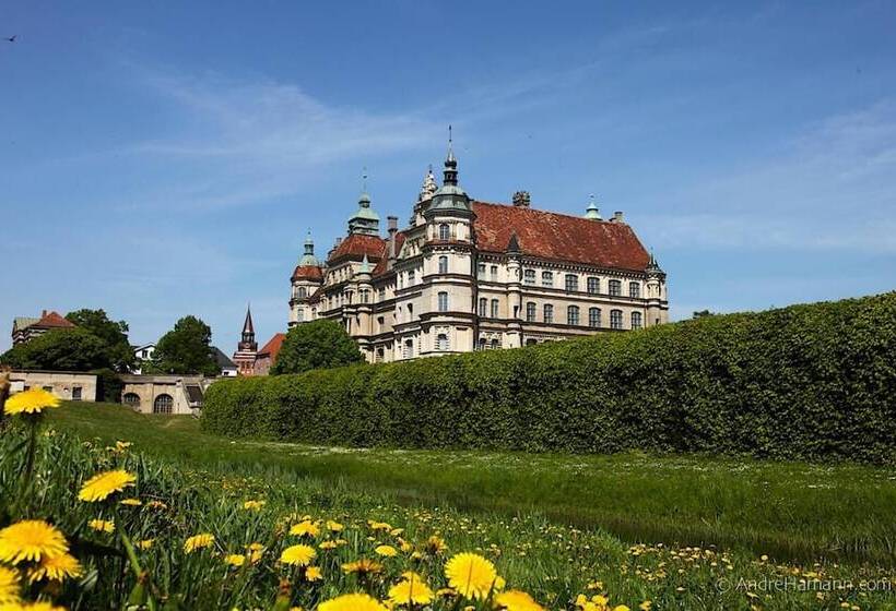 مبيت وإفطار & Pension Villa Camenz