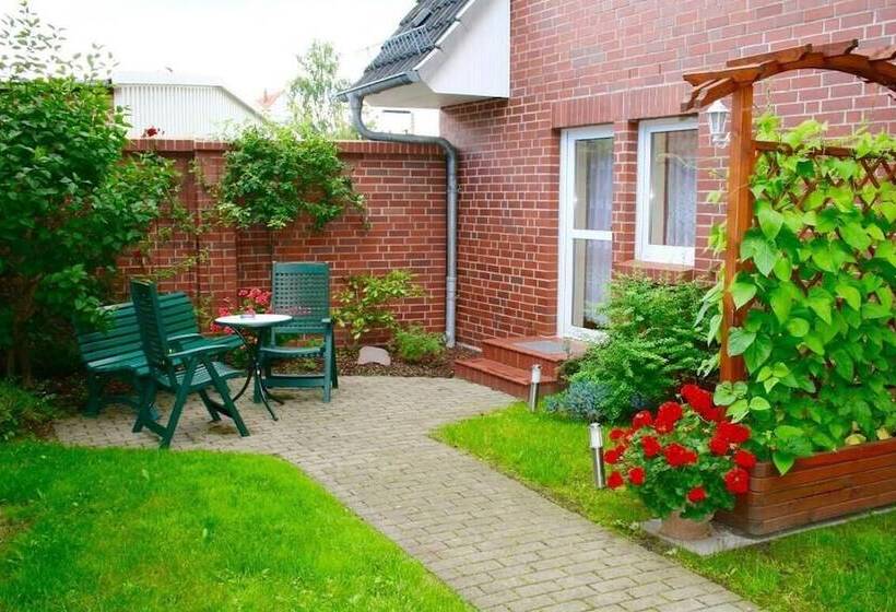 مبيت وإفطار & Pension Villa Camenz