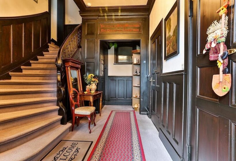 مبيت وإفطار & Pension Villa Camenz