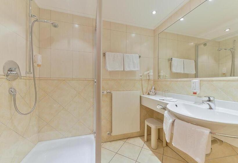 Отель Das Schiff In Den Bergen